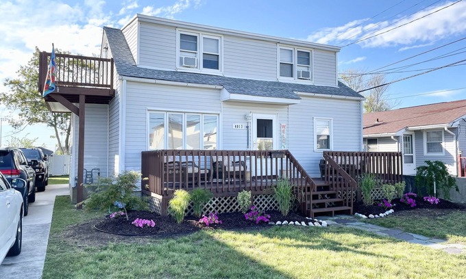 Brigantine House | Lovely 1 bedroom + queen sofa in Lvrm 1 1/2 blocks from beach.