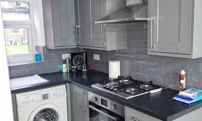 West Ham House | Lovely 2-Bed fully refurbished House in London