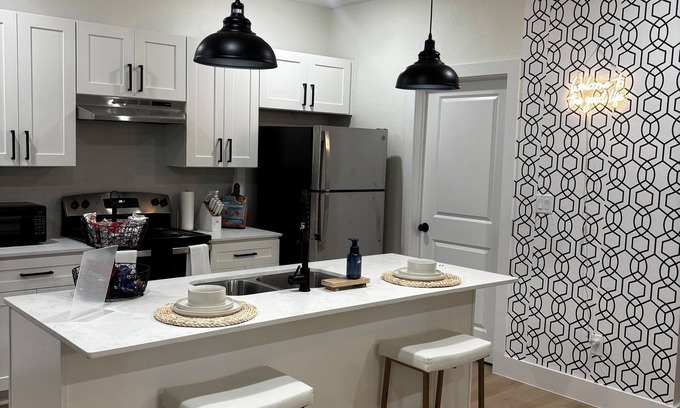 Southeast Houston Apartment | Lovely 2-bedroom apartment in Central Houston with AC, WiFi 5 min from downtown