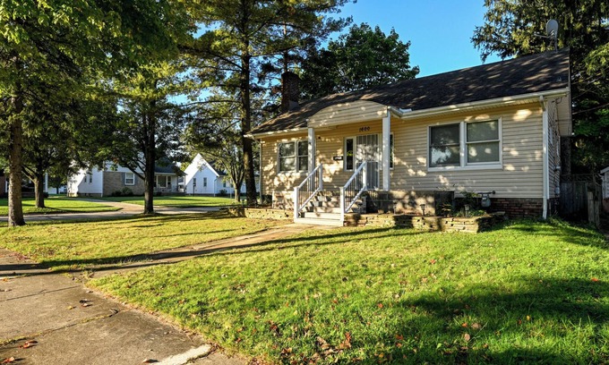 Lyndhurst House | Lovely 2-bedroom house in Cleveland w ac