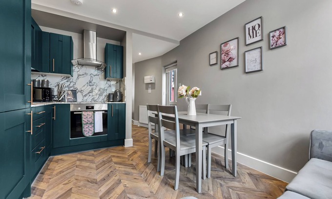 Harringay House | Lovely 2 BR with Grill