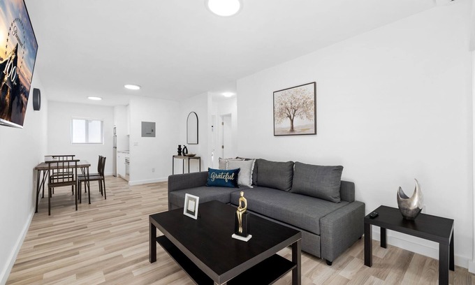 East Little Havana Apartment | Lovely 2BR, 10min Downtown.