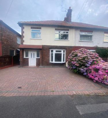 Crosby House | Lovely 3 bed house in Crosby