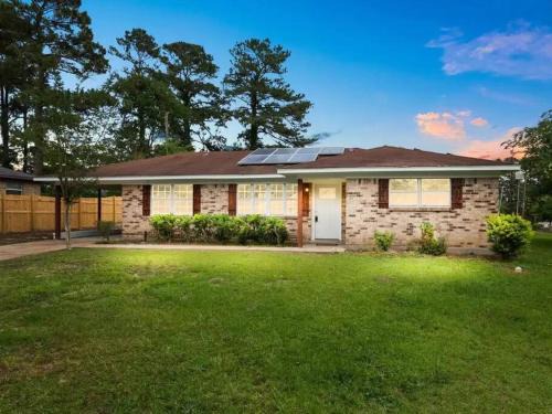 New Llano House | Lovely 4 BR Home Near Fort Johnson-14 Minute Drive