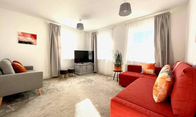 Bicester House | Lovely 4 doubled bedroomed townhouse in Bicester