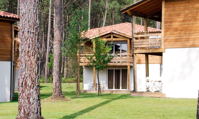 Parentis-en-Born Apartment | Lovely apartment for 4 guests with WIFI, pool, TV, terrace, pets allowed and parking
