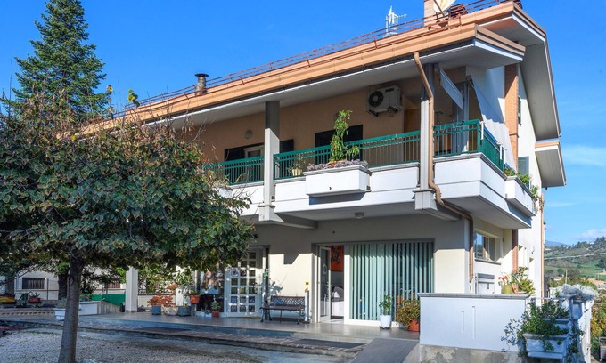 Tossicia Apartment | Lovely apartment in Petrignano Bivio