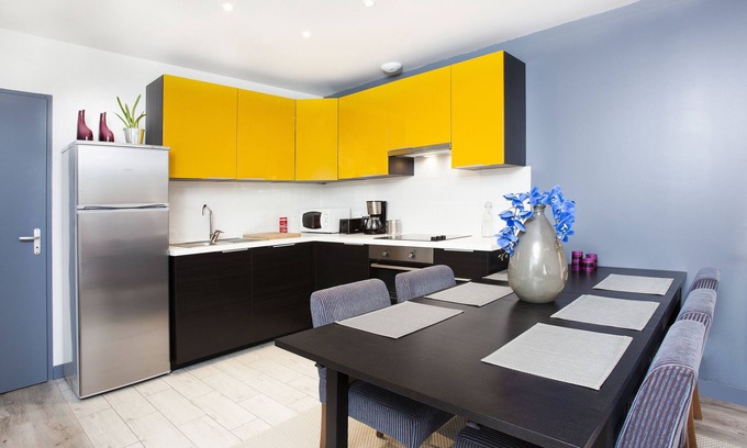 Vitry-sur-Seine Apartment | Lovely Apartment near Paris with AC and Garden