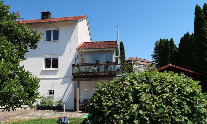 Nentershausen Apartment | Lovely apartment for 6 people with WIFI, TV, terrace, pets allowed and parking
