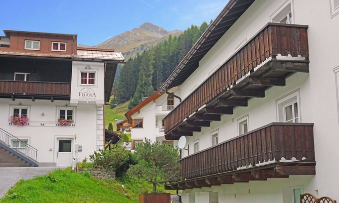 Mathon Apartment | Lovely apartment for 4 people with WIFI, TV, balcony, pets allowed, panoramic view and parking