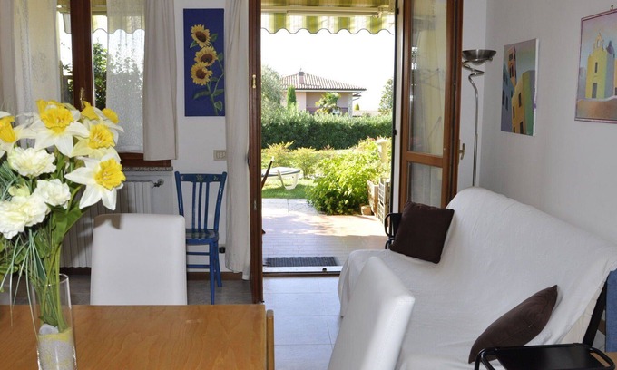 Calmasino Apartment | Lovely apartment for 4 guests with A/C, pool, WIFI, TV, terrace and parking