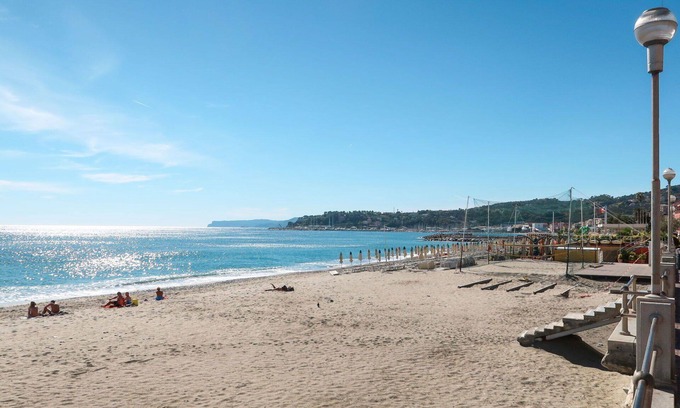 Varazze Apartment | Lovely apartment for 6 guests with hot tub, A/C, WIFI, TV, terrace, pets allowed and parking