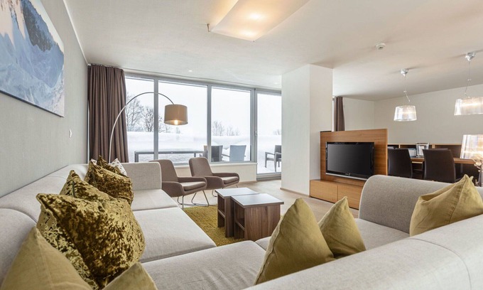 Radstadt Apartment | Lovely apartment for 8 guests with pool, WIFI, TV, balcony, pets allowed and parking