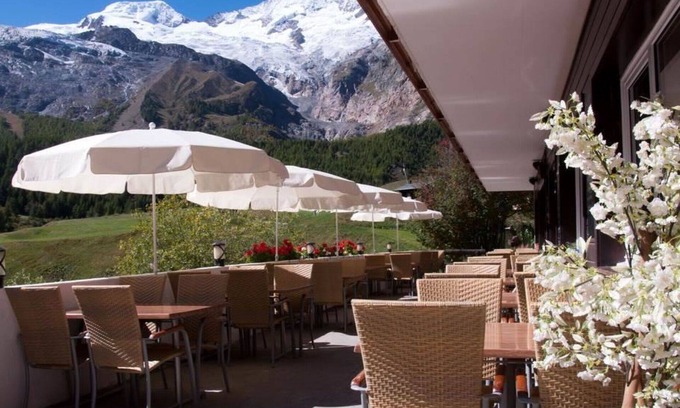 Saas-Fee Apartment | Lovely apartment for 6 guests with WIFI, TV, balcony and pets allowed