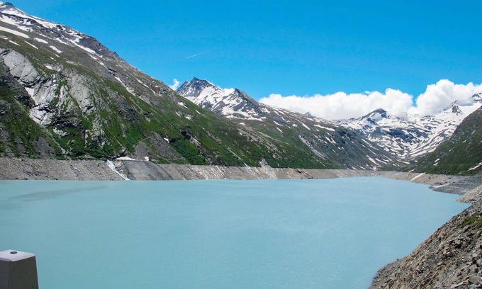 Saas-Fee Apartment | Lovely apartment for 10 guests with WIFI, TV, balcony and pets allowed
