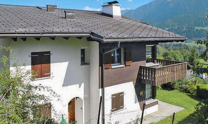 Schluein Apartment | Lovely apartment for 5 guests with WIFI, TV, patio, pets allowed, panoramic view and parking