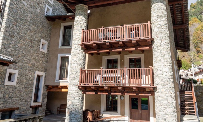 Sampeyre Apartment | Lovely apartment for 4 people with WIFI, pool, TV, terrace and parking