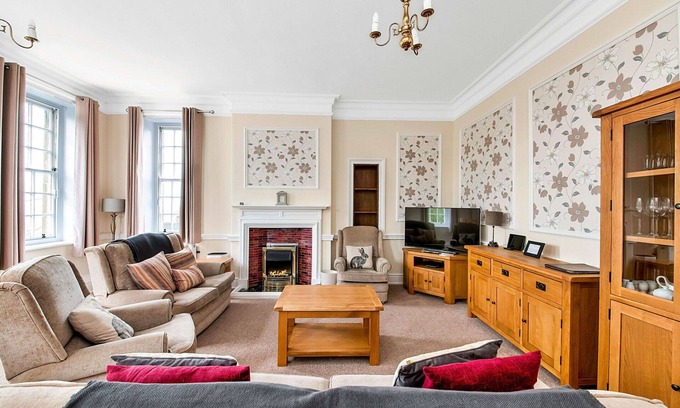 Thirsk Apartment | Lovely apartment for 6 people with pool, WIFI, hot tub, terrace and parking