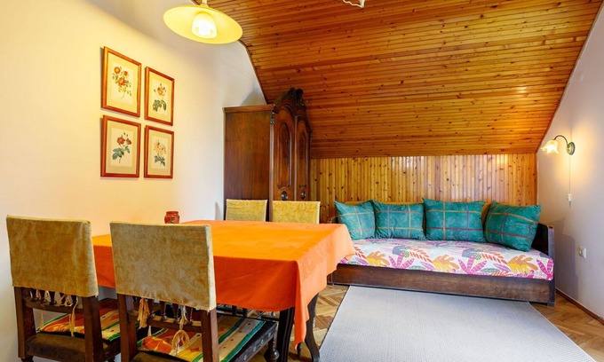 Szantod Apartment | Lovely apartment for 4 people with WIFI, A/C, TV, terrace and parking