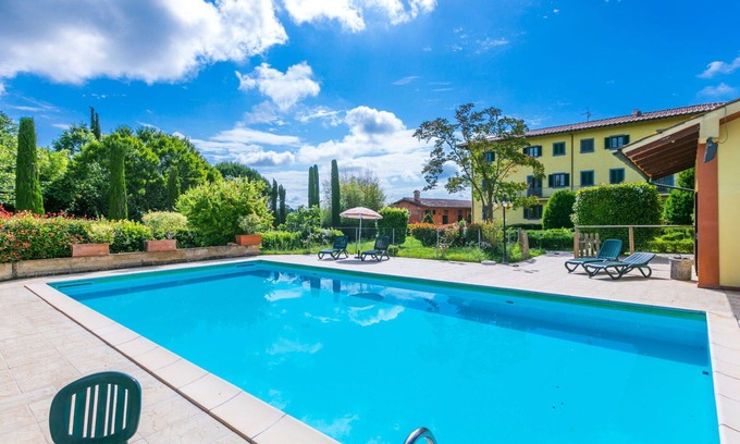 Fucecchio Villa | Lovely apartment in villa with A/C, private pool, WIFI, hot tub, TV, pets allowed and parking