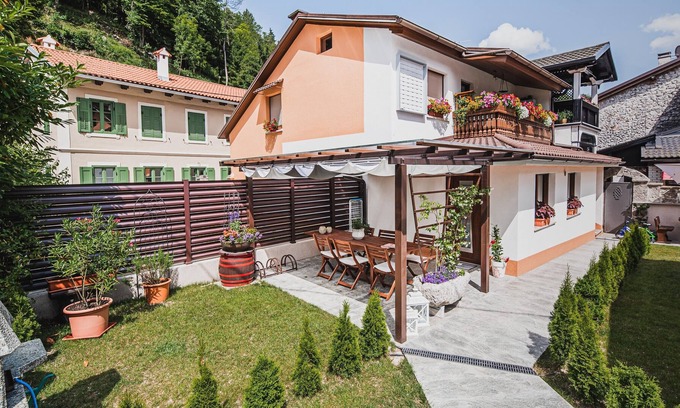 Kobarid Apartment | Lovely Apartment with Terrace & Garden at Soča River