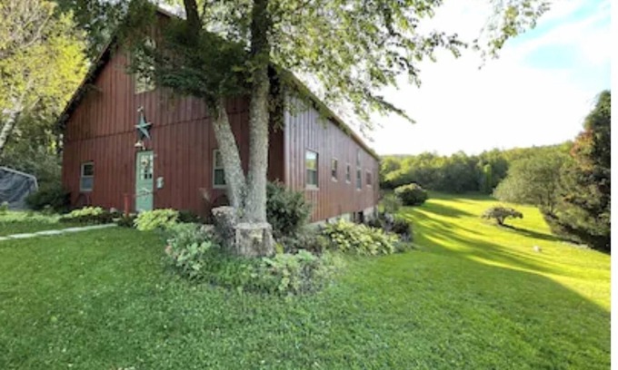 Richmond Apartment | Lovely bright apartment in pastoral shaker barn