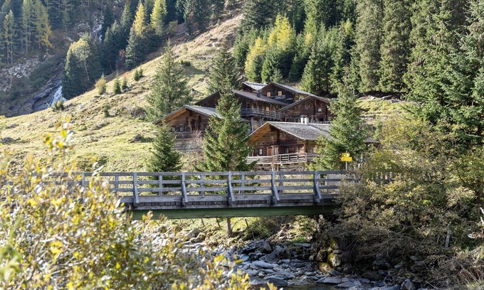 Tauer Ski Chalet | Lovely Chalet in Matrei in Osttirol with Mountain View
