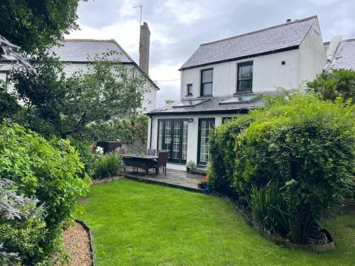 Charmouth House | Lovely Charmouth cottage with log fire & garden close to beach