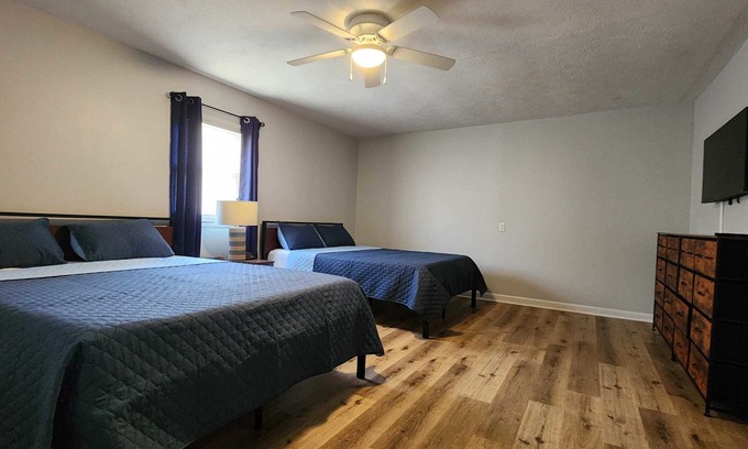 Westview Apartment | Lovely Cozy Retreat for Adventure Getaway Seekers