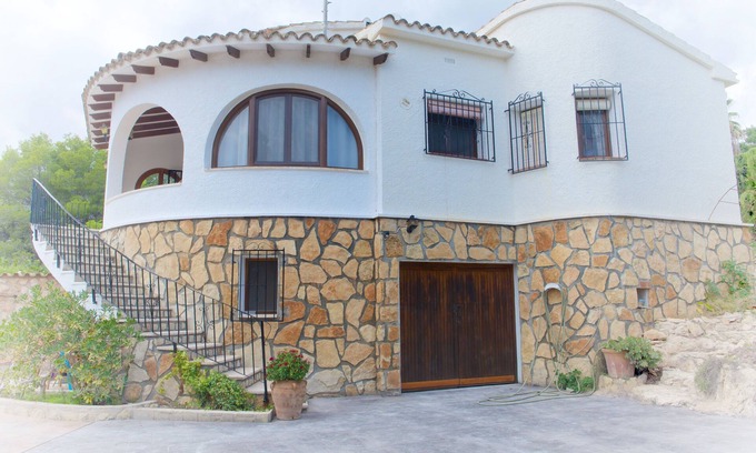 Moraira Villa | LOVELY FAMILY VILLA JUST A SHORT WALK TO THE BEACH AND TOWN.