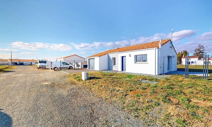 Les Magnils House | Lovely home in Les Magnils-Reigniers