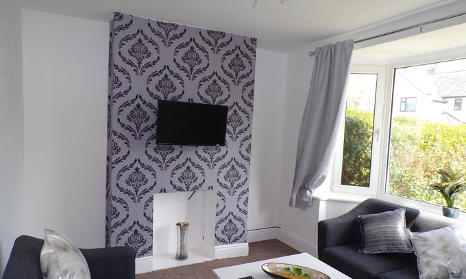 Chorlton-by-Backford Cottage | Lovely Holiday Home By Chester Zoo!