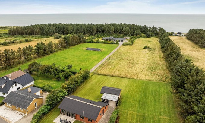 Hanstholm House | Lovely holiday home, renovated in 2024, located in Hanstholm by the North Sea.
