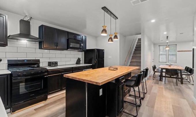 Wynnefield House | Lovely Home by Fairmount Park, Phl Zoo, Main Line