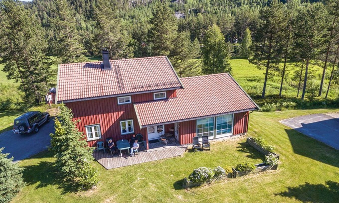 Øvre Ramse House | Lovely home in Dølemo with sauna