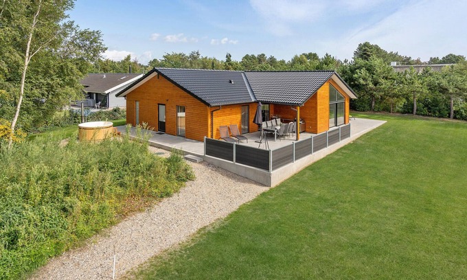 Elsegarde Strand House | Lovely home in Ebeltoft with WiFi