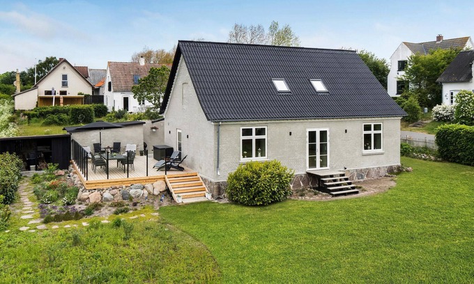 Fej House | Lovely home in Fejø with WiFi