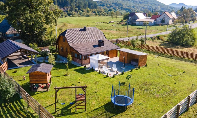 Gospic House | Lovely home in Gornje Pazariste