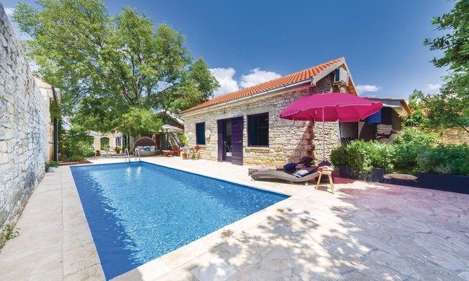 Pridraga House | Lovely home in Pridraga with WiFi