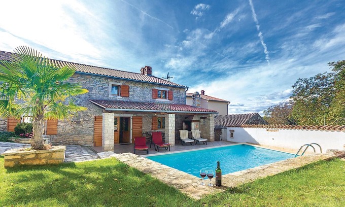Puntera House | Lovely home in Puntera with kitchen