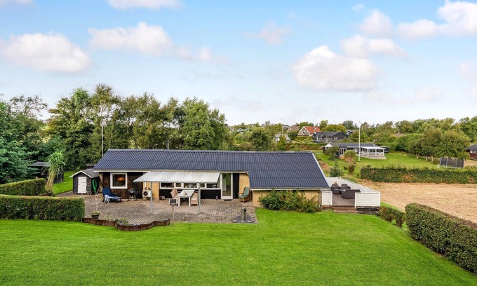 Floutrup House | Lovely home in Roslev with WiFi