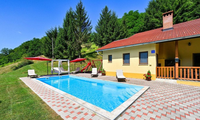 Tuhelj House | Lovely home in Tuhelj with sauna