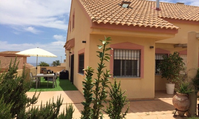 Los Puertos House | Lovely house in the town center of ISLA PLANA