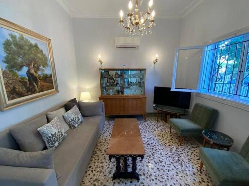 Ilion House | Lovely House with Private Carport & Shady Veranda