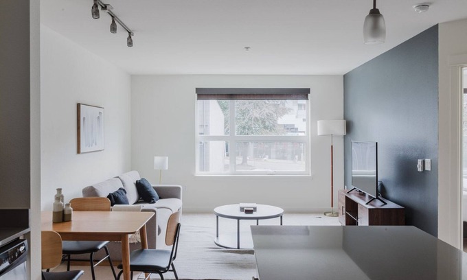 Lower Queen Anne Apartment | Lovely Lower Queen Anne 1BR w/Gym, W/D & Lounge, by Blueground