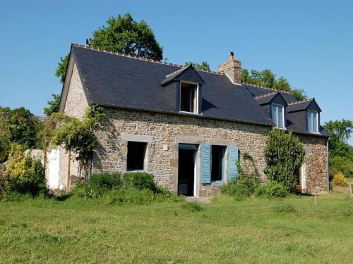 Baguer-Morvan House | Lovely mansion with fenced garden