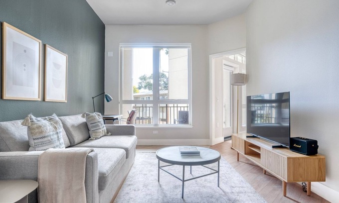 Sunnyvale West Apartment | Lovely Mountain View 1BR w/Gym, Pool & W/D, nr 84 & 101, by Blueground