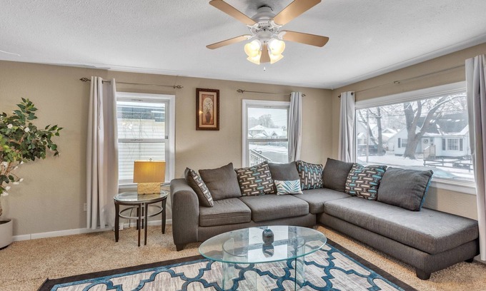 Wyoming House | Lovely PET FRIENDLY three bedroom in desirable Urbandale Location! by RedAwning