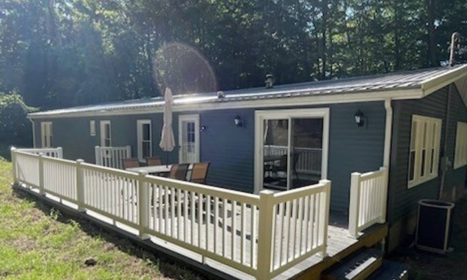 Wayland House | Lovely private 3 bedroom house nestled in the Hiram countryside.
