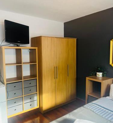 Childs Hill House | Lovely private room in Central London next to Hampstead, Camden, and Golders Green